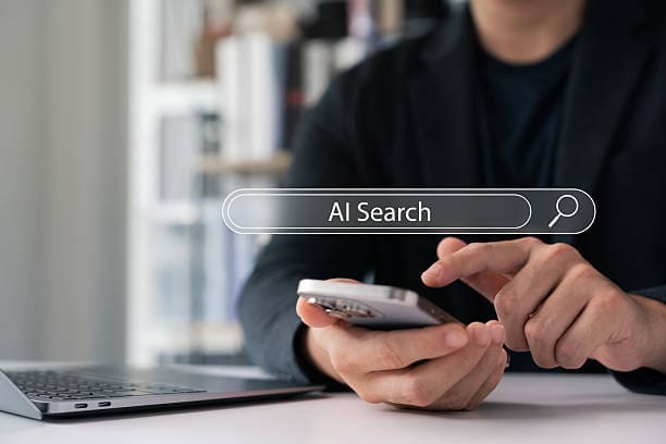 Person using AI Search Engine on cell phone